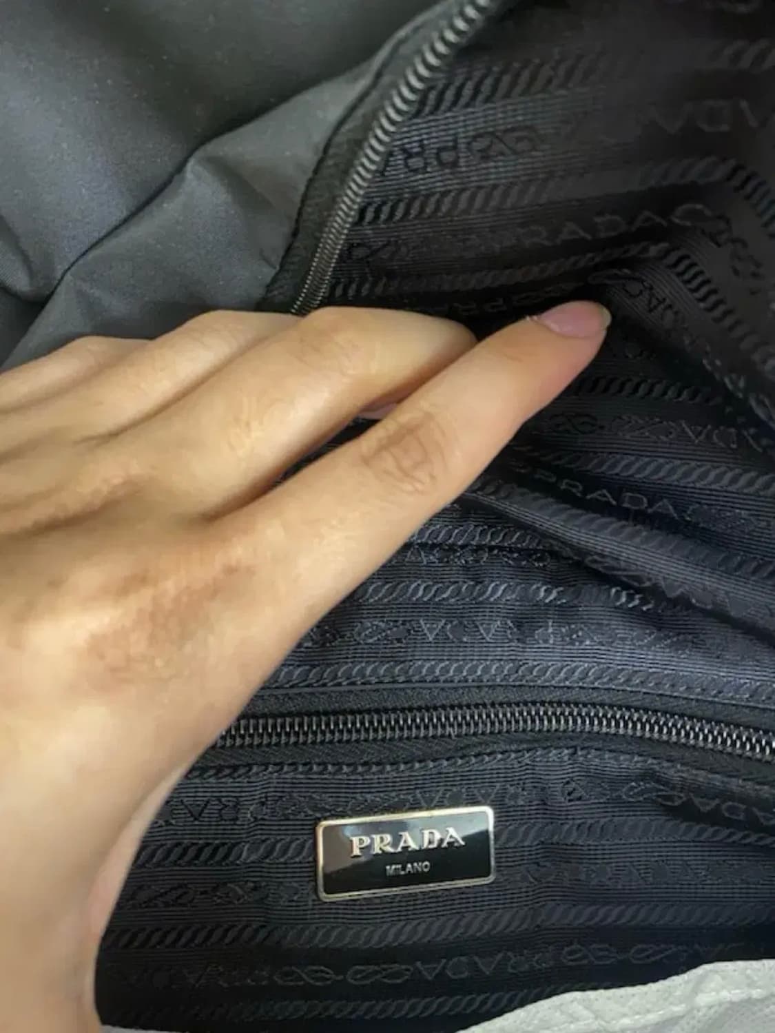 [L] 프라다 테수토 나일론 바이커백 크로스백 가방 라지 상품이미지5