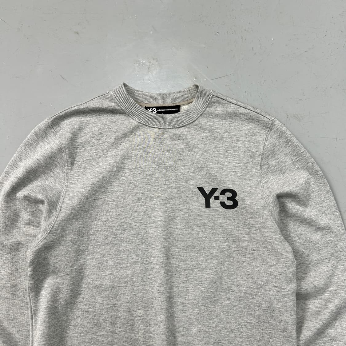 Y-3 그레이 로고 스웻셔츠 상품이미지2