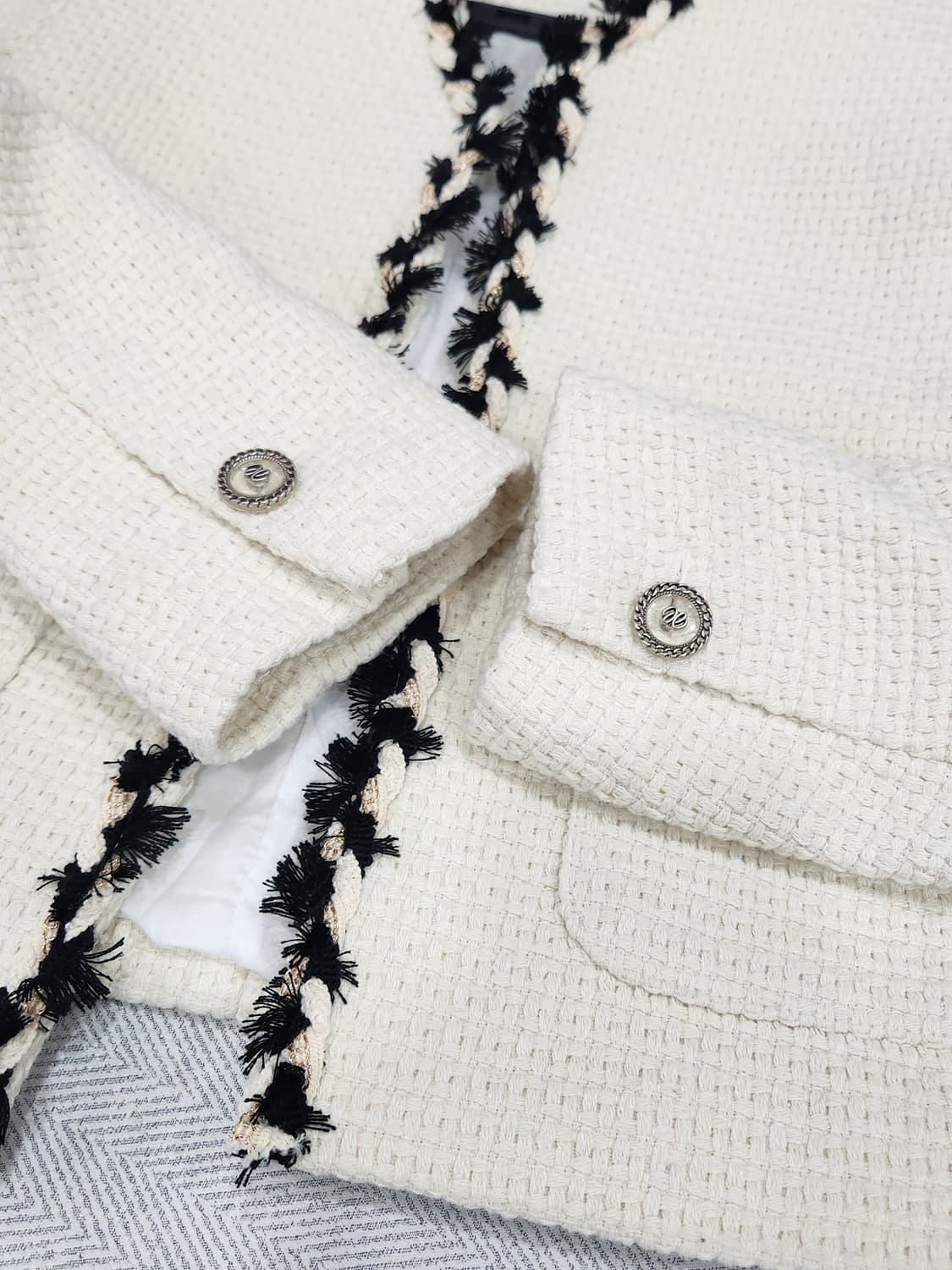 [F] 빅토리아 트위드 노카라 자켓 아이보리 블랙 배색 상품이미지10