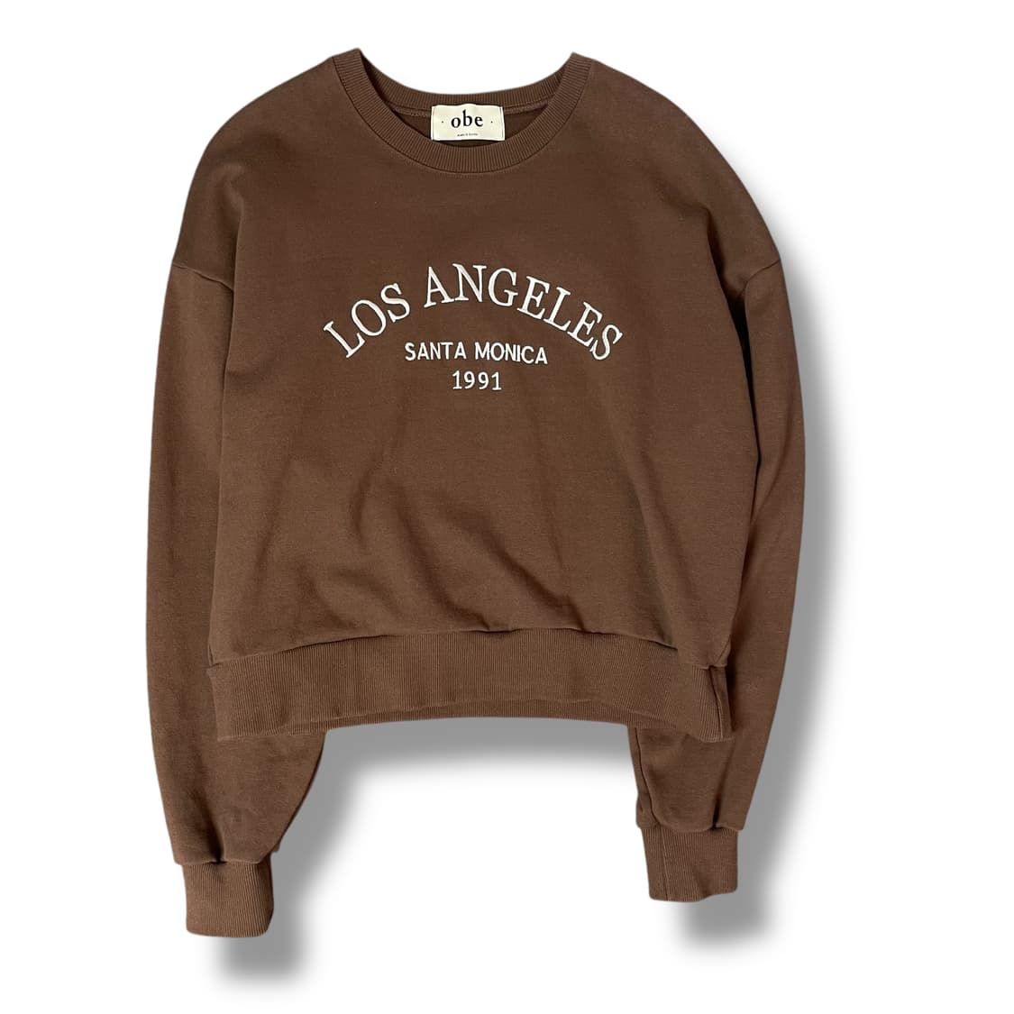 OBE 산타모니카 빅 자수 로고 브라운 크롭 맨투맨 상품이미지1
