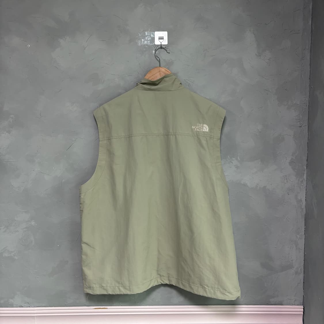 노스페이스 바람막이 조끼 베스트 카키 베이지 상품이미지5