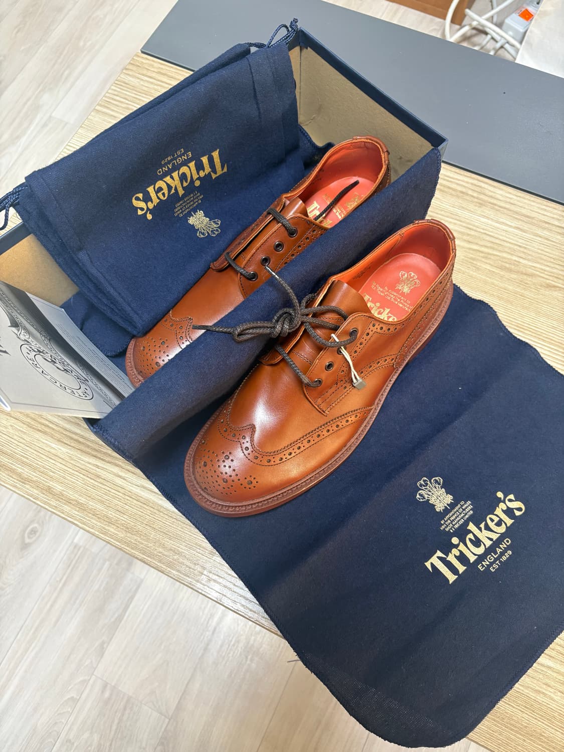 새상품 트리커즈 버튼 여성 6.5uk 마룬 상품이미지1