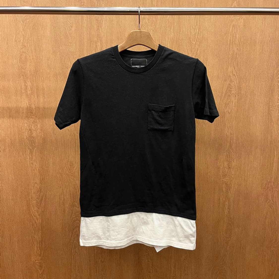 넘버나인 반팔 티셔츠 레이어드 체스트 싱글 포켓 무지 디테일 블랙 상품이미지2