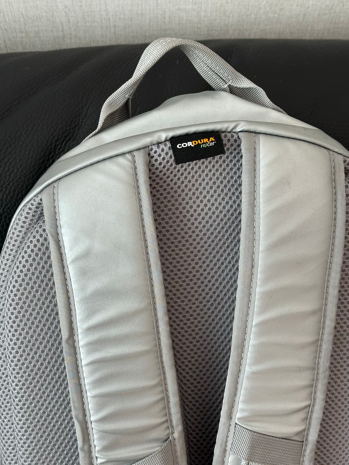 슈프림 22fw 백팩 실버컬러 상태 굿 상품이미지7