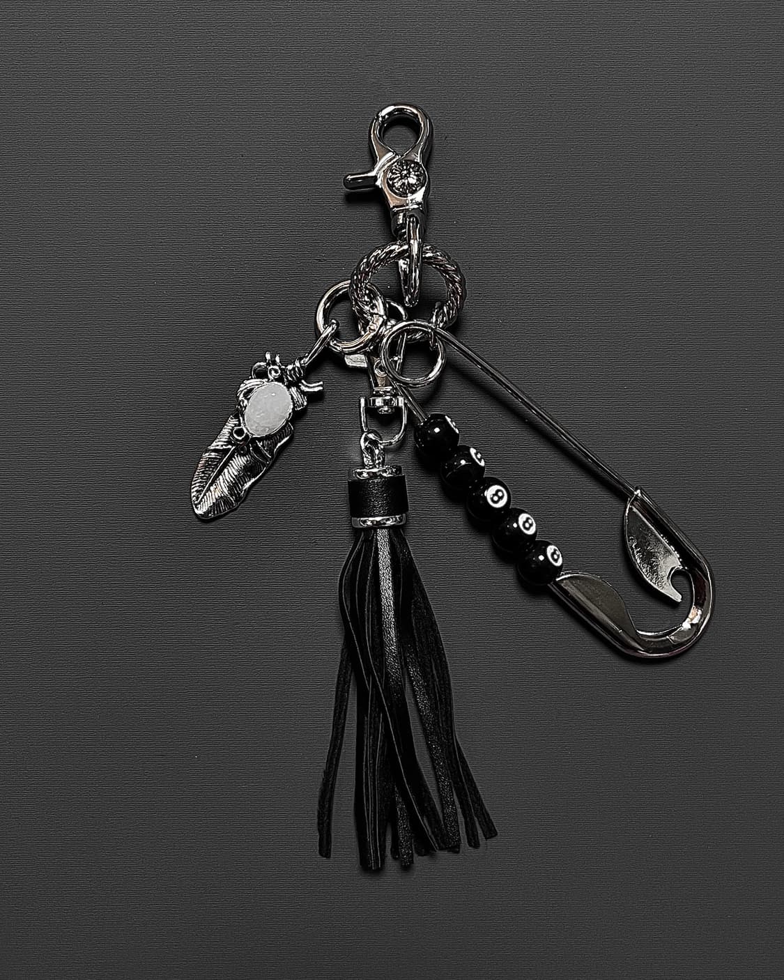 8볼 에스닉 테슬 키링 상품이미지1