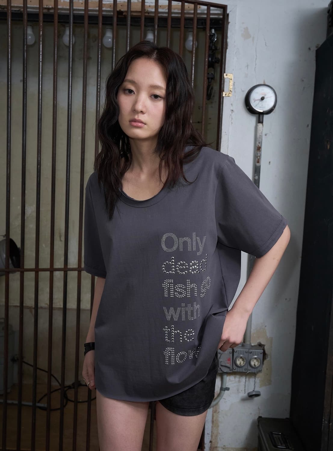 헬레네파리스 ONLY 스터드 아플리케 하프 티셔츠 [문 그레이] 상품이미지4