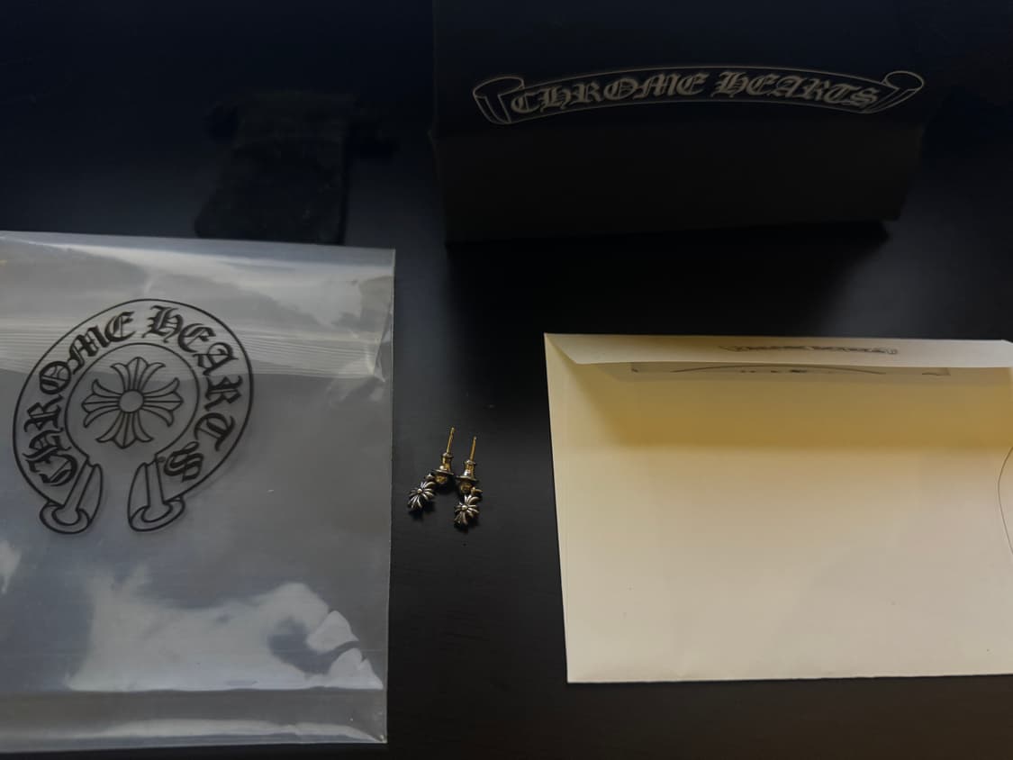 크롬하츠 타이니 훅 이어링 한쌍 (2개) 상품이미지1