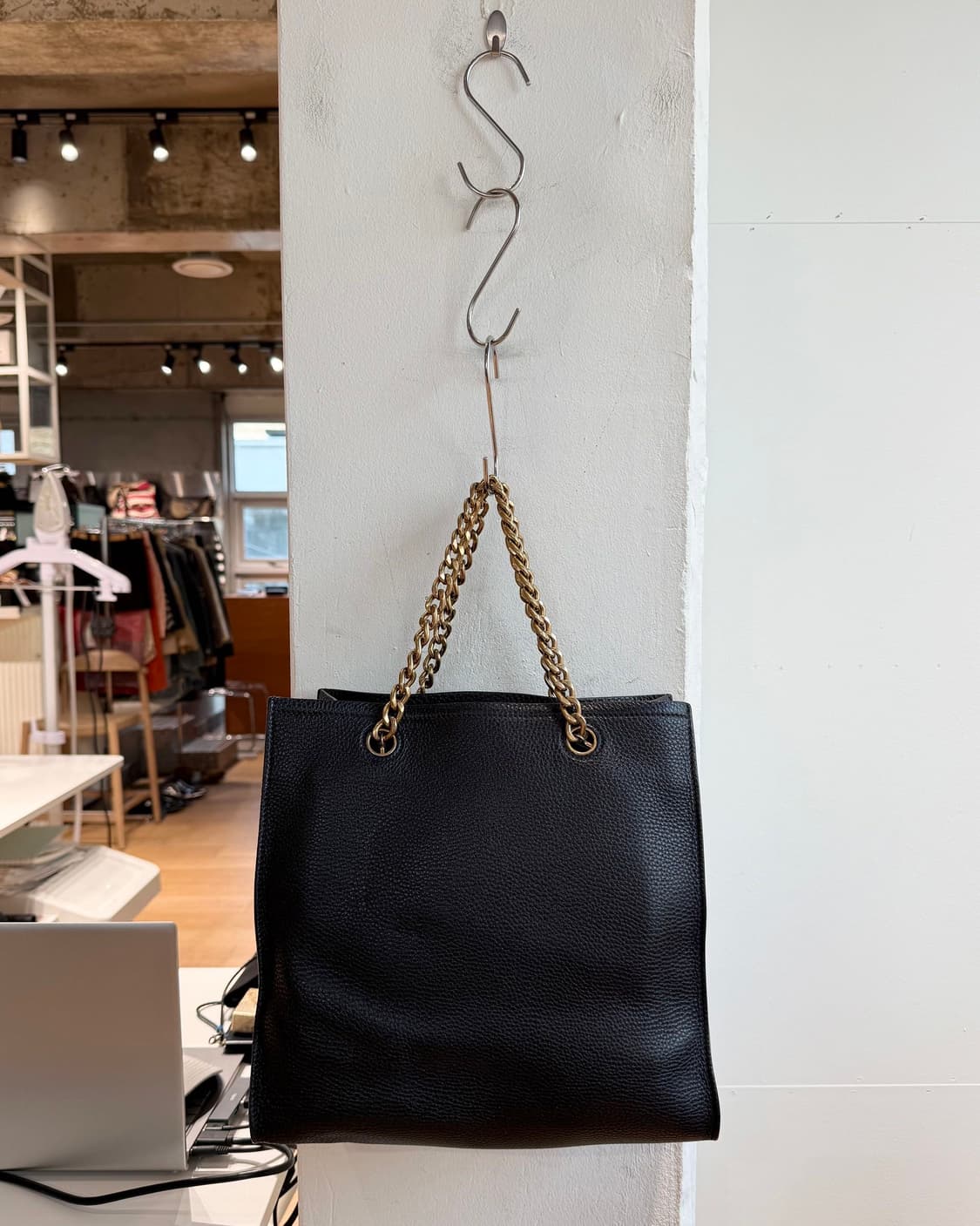 프라다 비텔로 다이노 레더 체인 토트백 상품이미지5