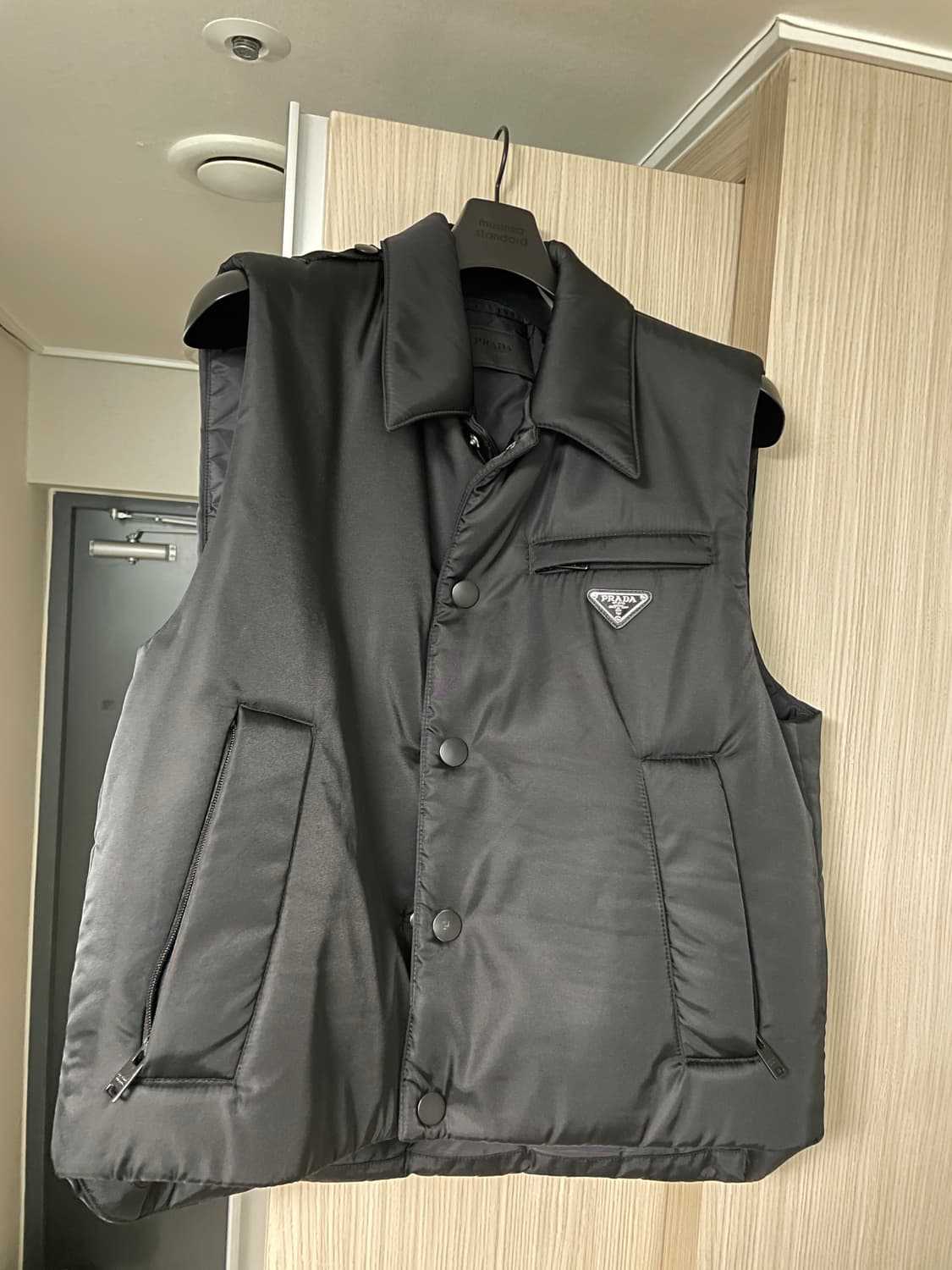 프라다 나일론 패딩 베스트 50 상품이미지1