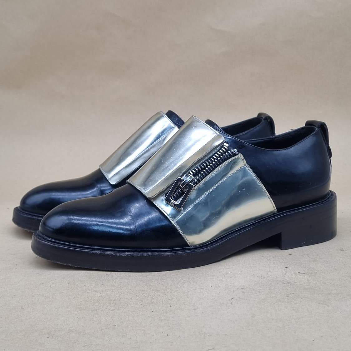 로저비비에 여성블랙 실버 지퍼 로퍼 235 상품이미지1