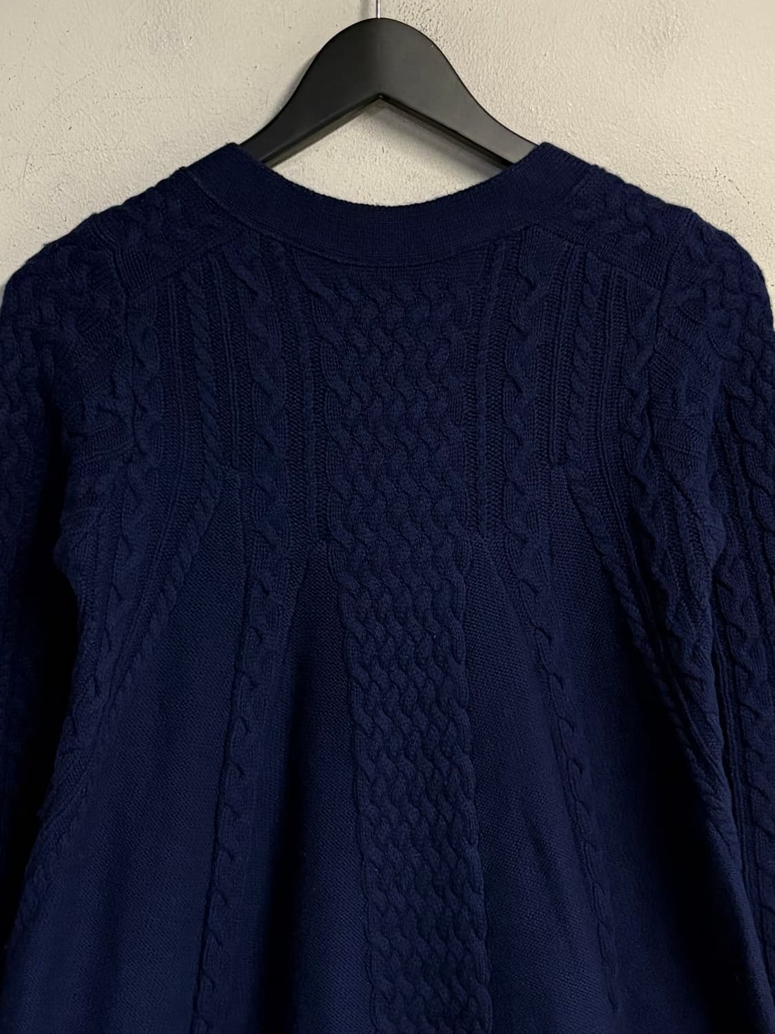 SACAI LUCK cable knit cardigan navy  상품이미지5