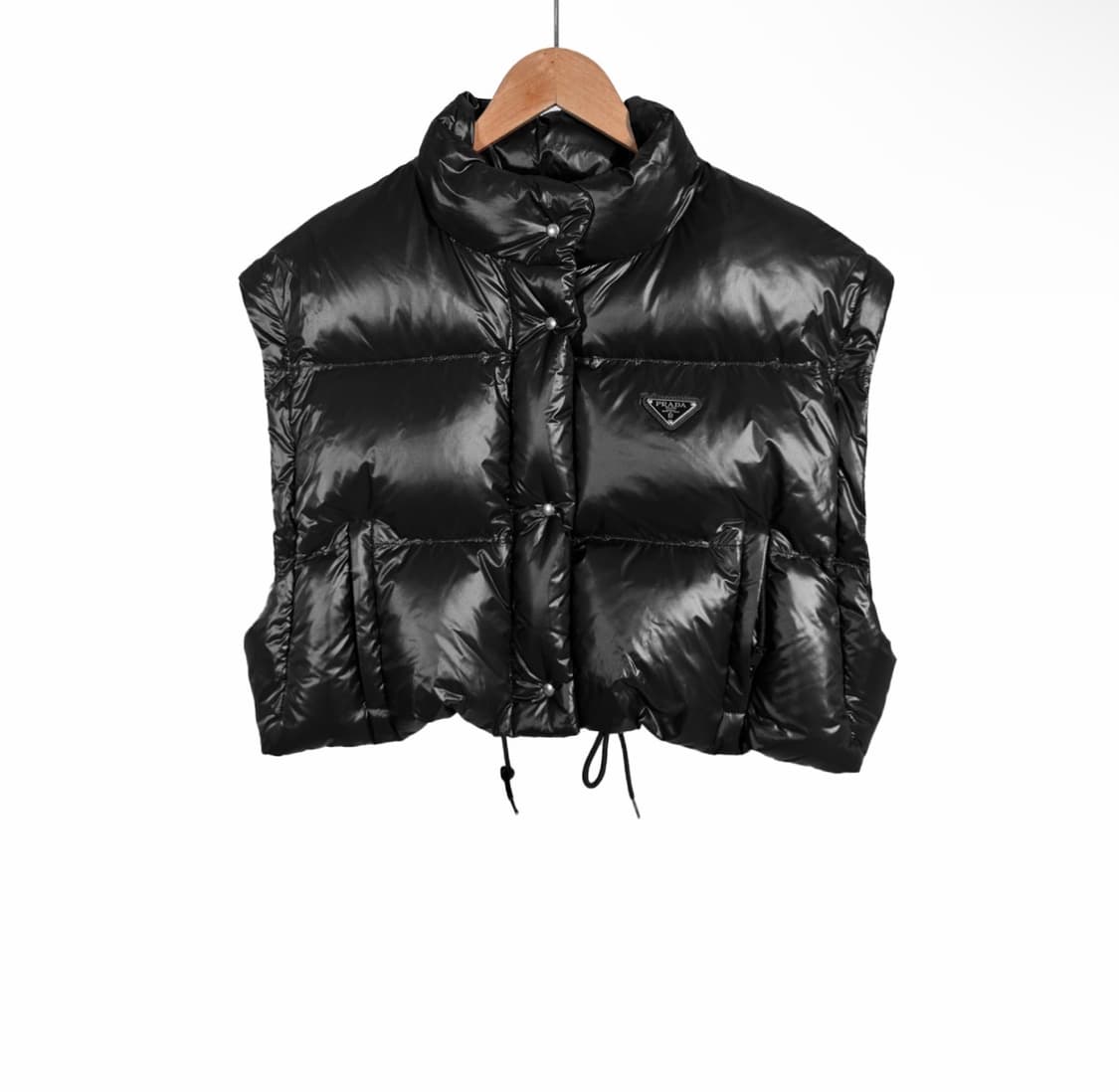 [42] 프라다 여성 삼각로고 리나일론 컨버터블 숏 패딩 자켓 블랙 상품이미지3