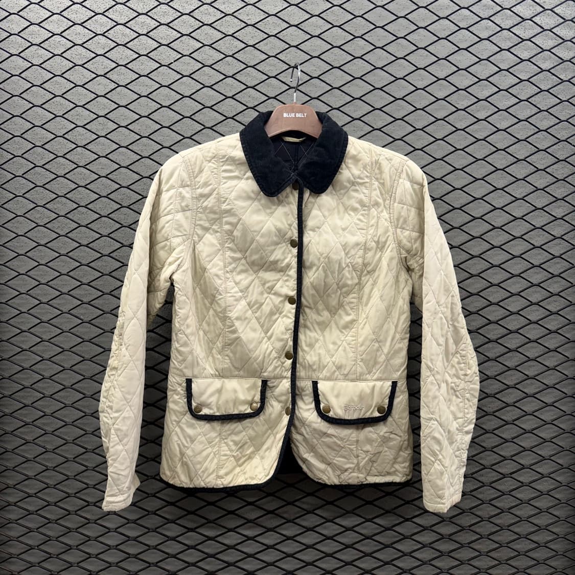 바버 코듀로이 카라 퀼팅자켓 기모안감 투포켓 금장단추 디테일 아이보리 상품이미지2