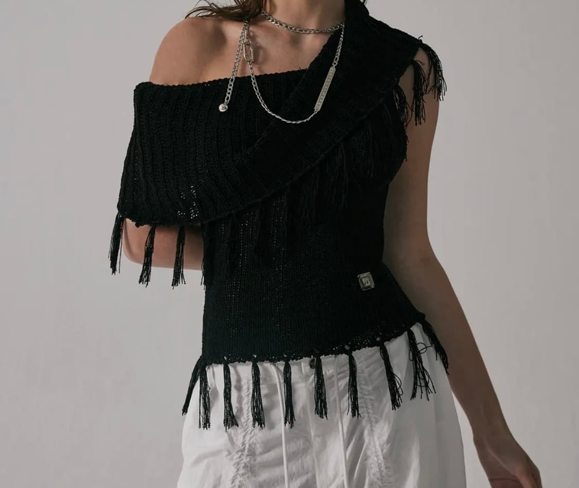 Tassel Open Shoulder Knit [ Black ] 상품이미지2