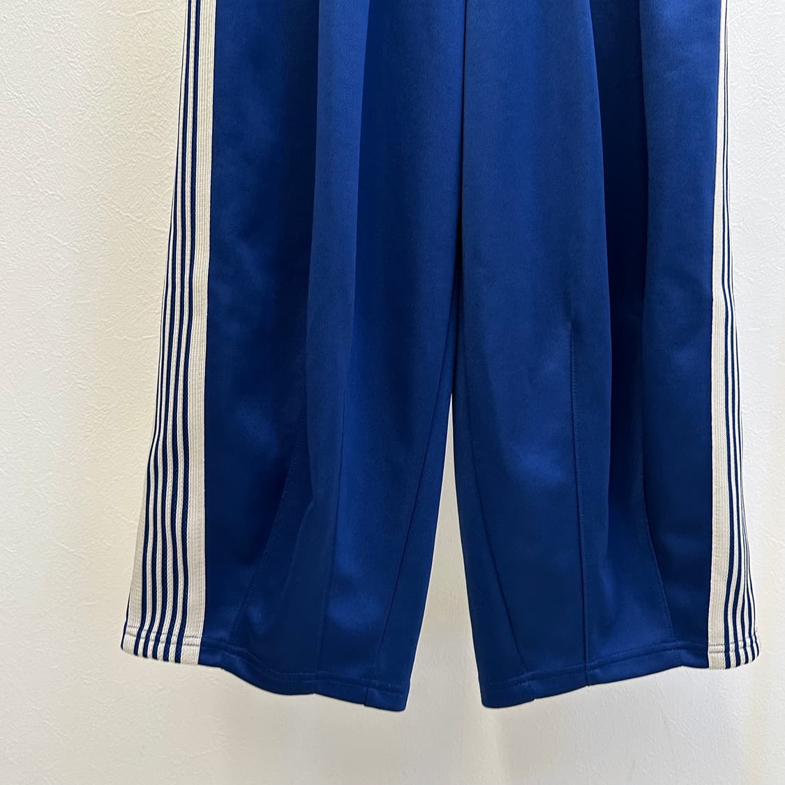 니들스 로얄블루 hd 트랙팬츠  상품이미지3