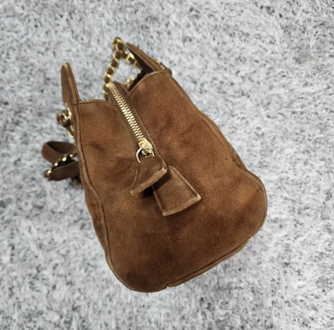 프라다 스웨이드 금장 체인 숄더백 상품이미지5