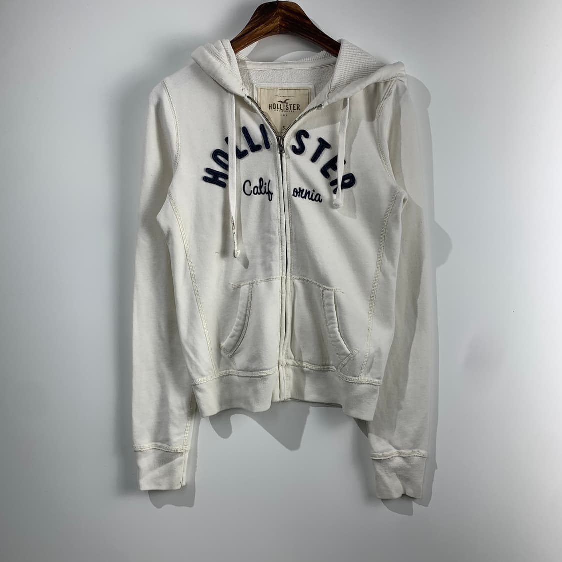 홀리스터 y2k 와투케 스펠아웃 화이트 후드집업 상품이미지2