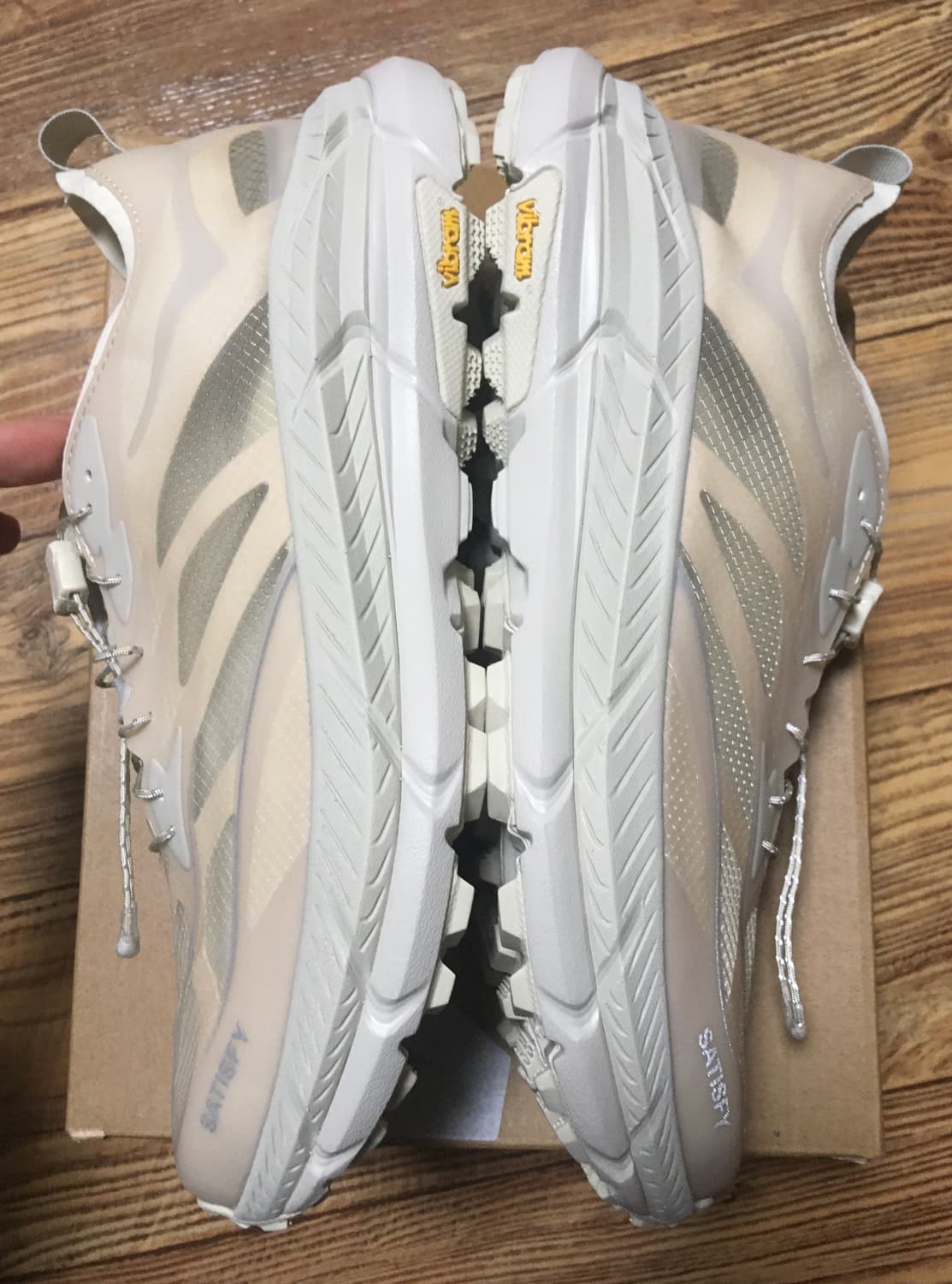 호카 새티스파이 마파테스피드4 라이트 본 판매합니다 상품이미지6