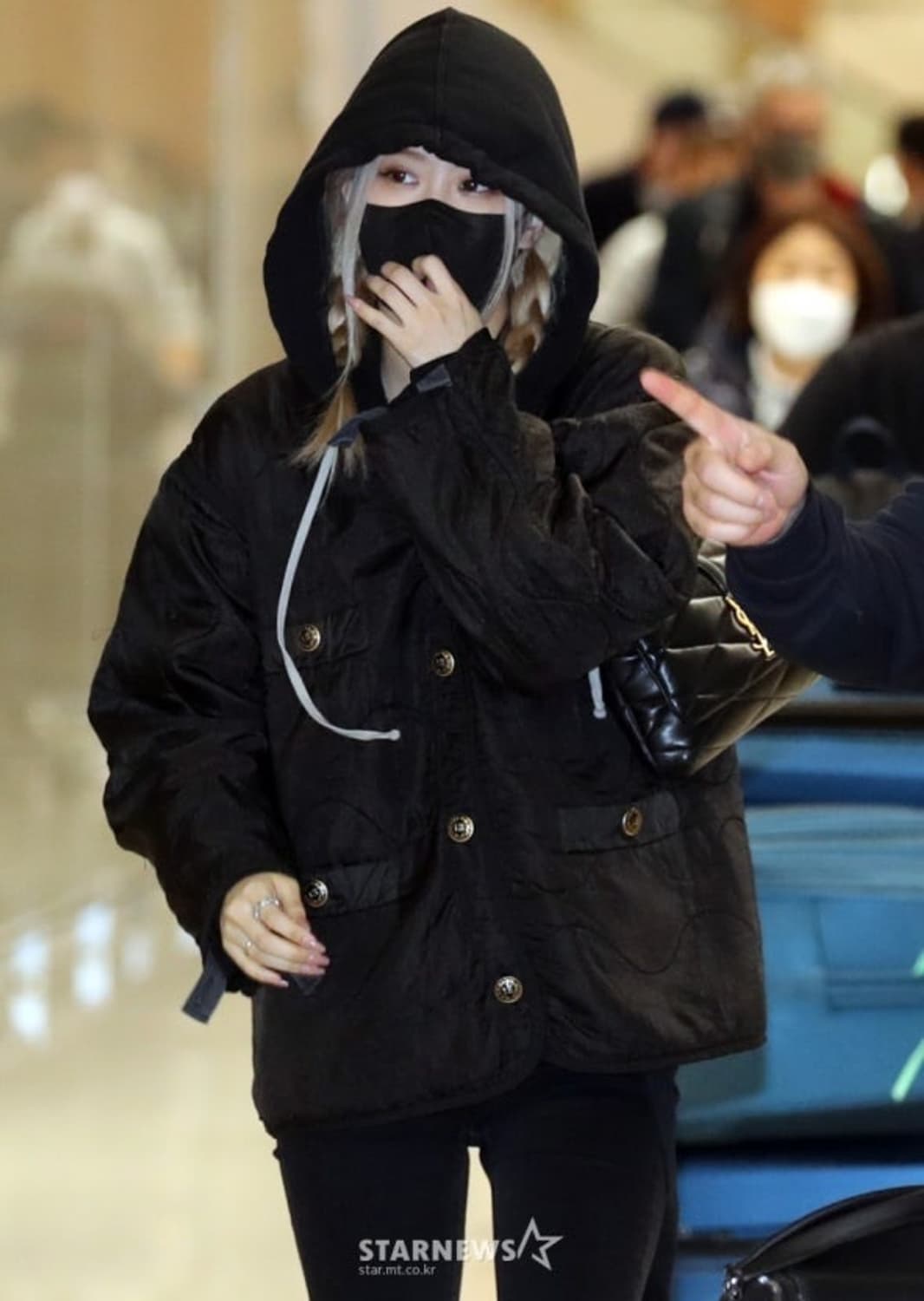 R13 고딕 라이너 자켓 깔깔이 로제 착용 상품이미지3