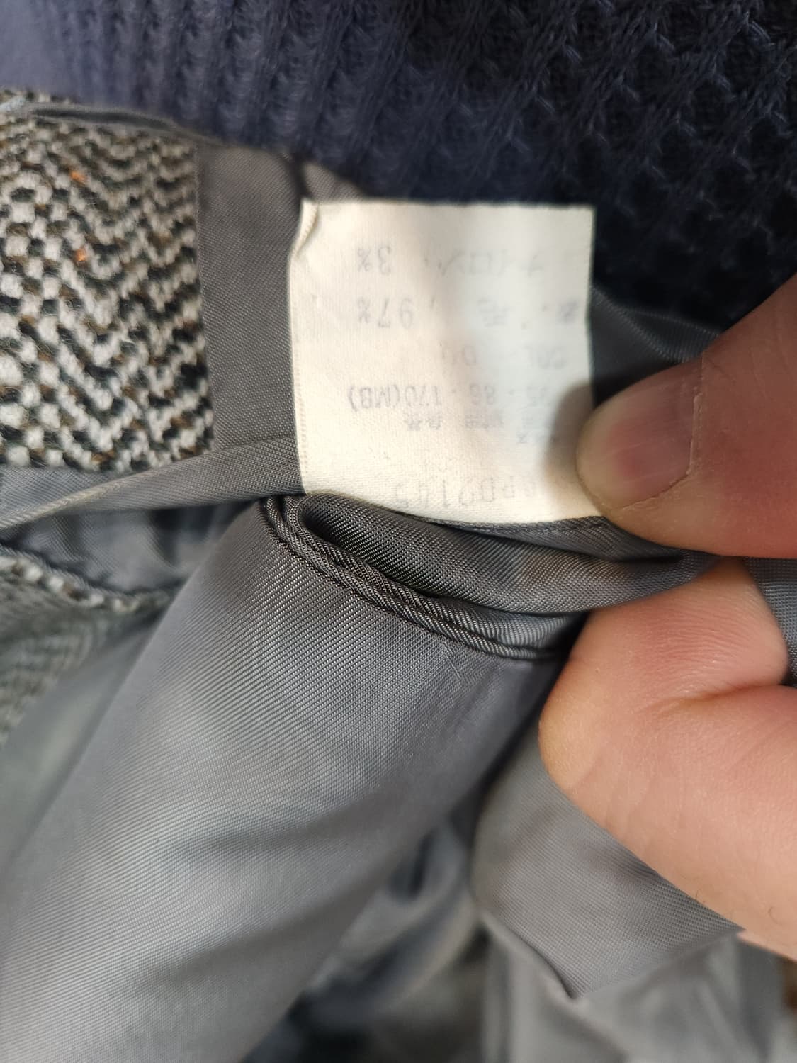 크리스찬디올 몬슈어 울 헤링본 블레이저 일본판

 상품이미지4