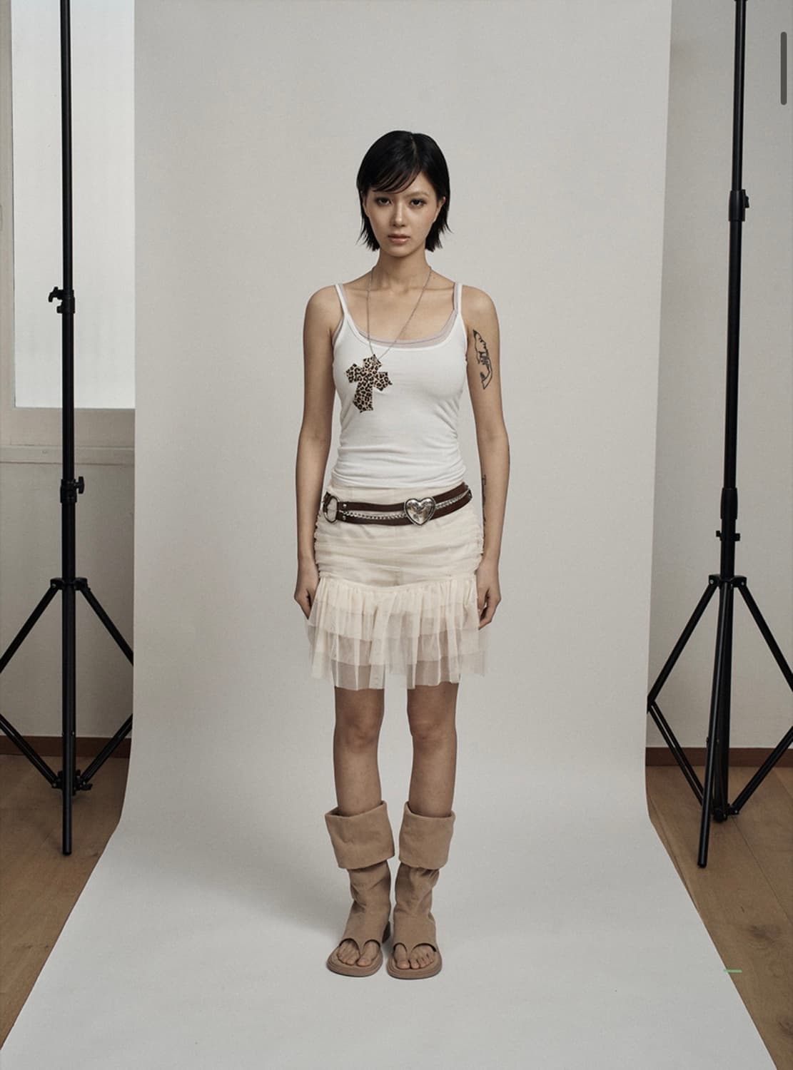 (새상품) 일리오 화이트 레오파드 크로스 네크리스 슬리브리스 나시 상품이미지4