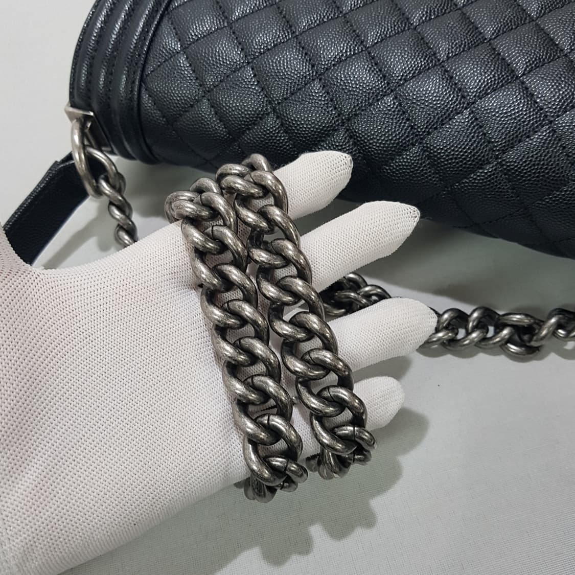 샤넬 보이백 미듐 블랙 캐비어 A67086 상품이미지7