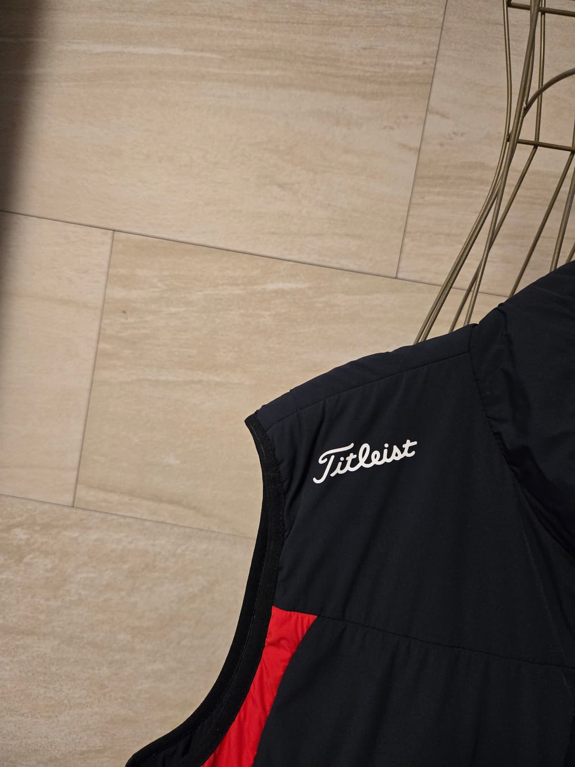 [L/100] 타이틀리스트 투어핏 남성 골프 패딩 조끼 상품이미지4