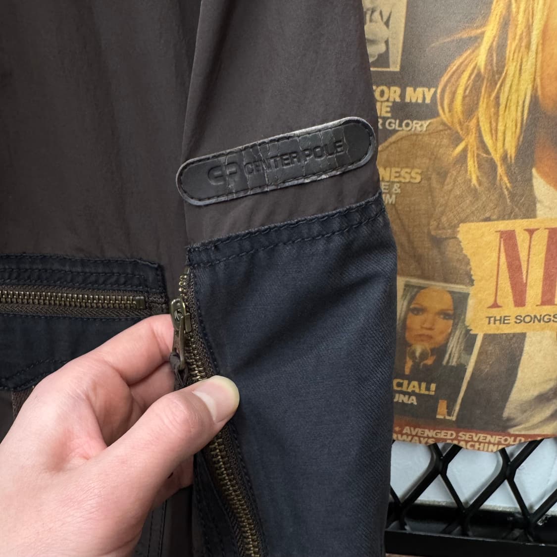 센터폴 유틸리티 밀리터리 자켓 전면 포켓 포인트 다크브라운 상품이미지7