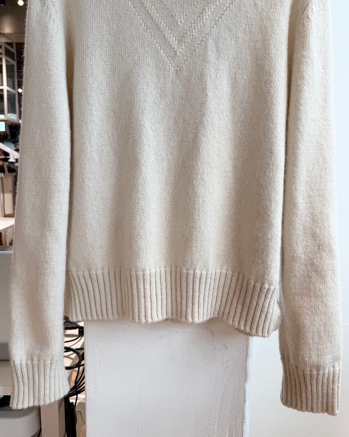 톰브라운 아이보리 스티치 도네골 사선 풀오버 니트  상품이미지5