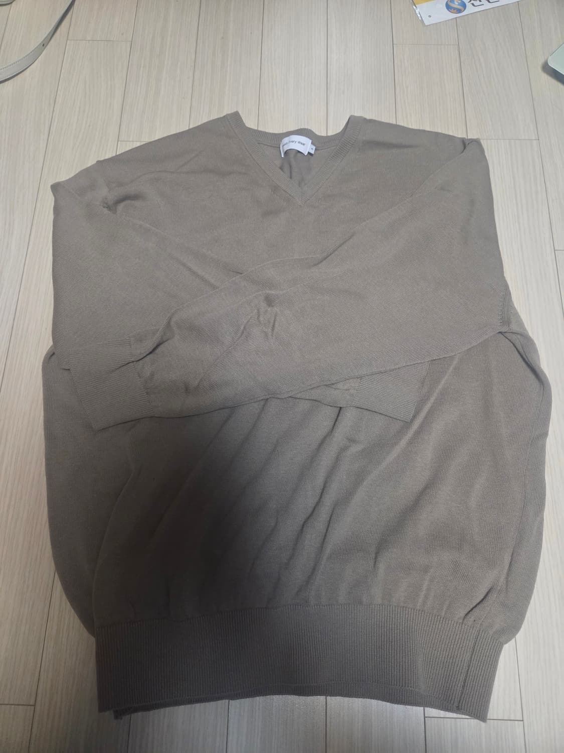 스테디에브리웨어 코튼 브이넥 타우페 3사이즈 팝니다. 상품이미지1