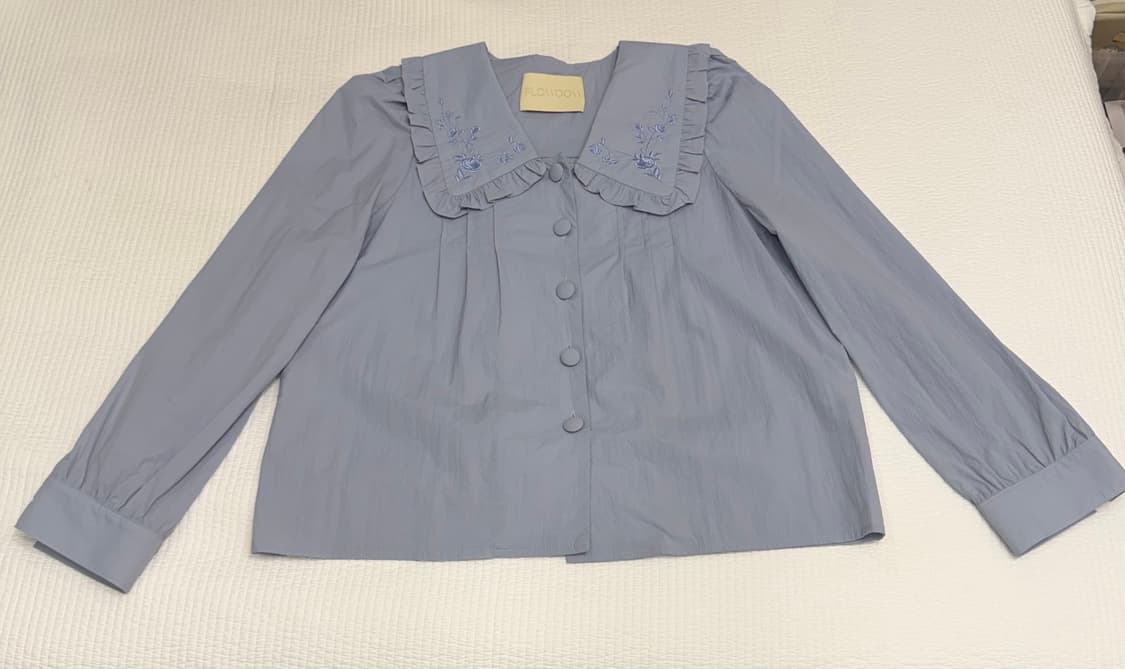 플로움 라비앙로즈 블라우스 블루 상품이미지4