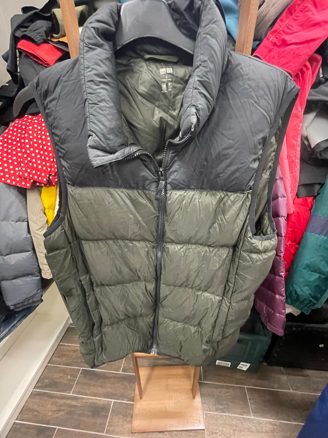 유니클로 경량조끼패딩 L사이즈  상품이미지1