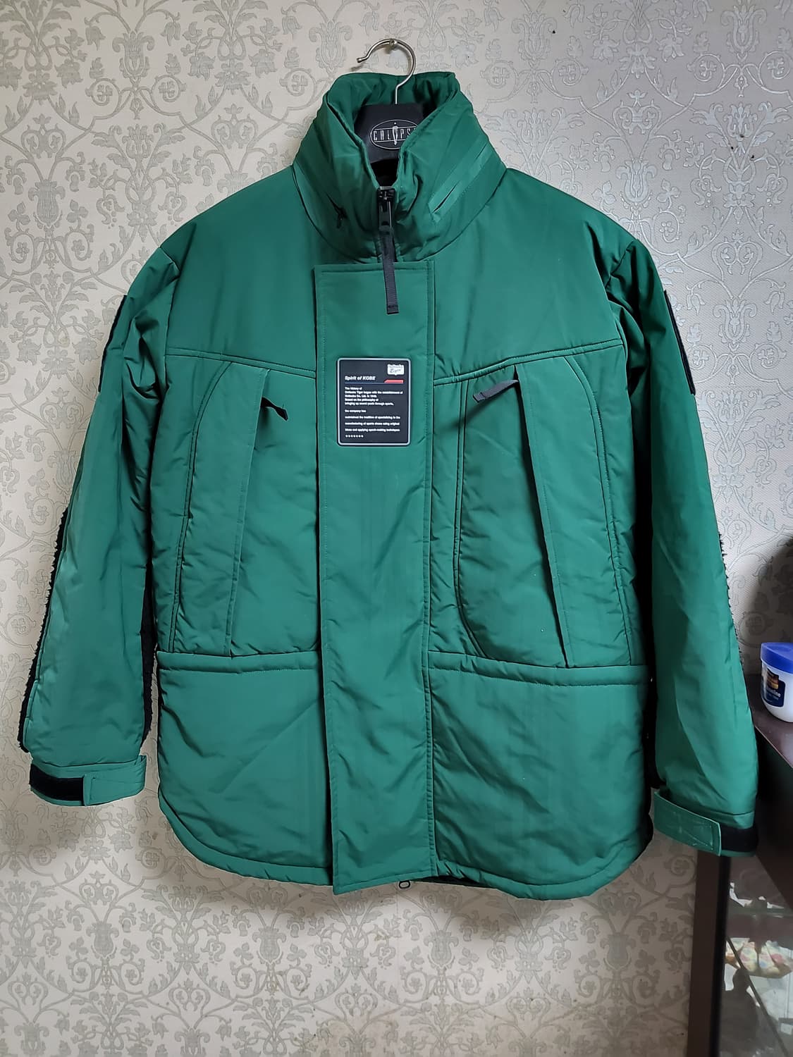 오니츠카타이거 패딩 상품이미지1