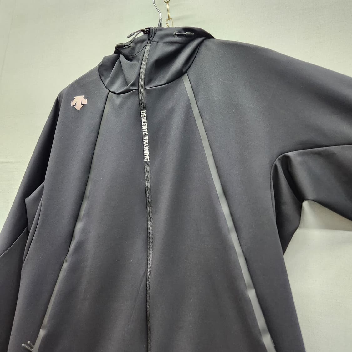 데상트 로고 기능성 후드 바람막이 S(L) 상품이미지3