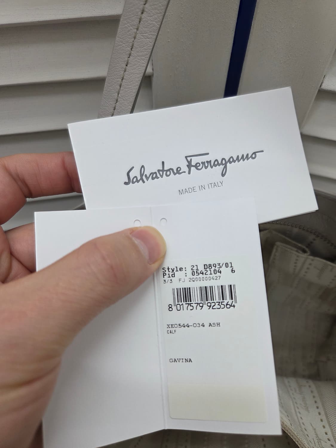 살바토레페라가모 스터드 토트백 상품이미지10