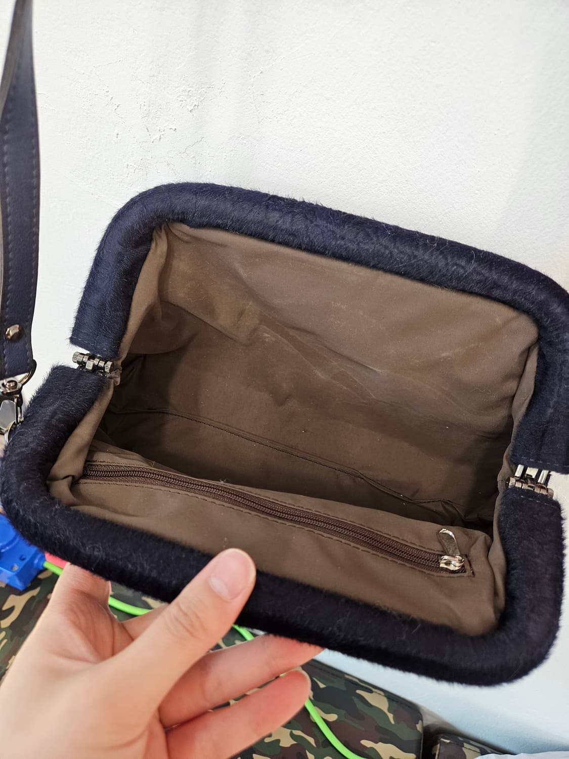 네이비 송치 크로스백 상품이미지5