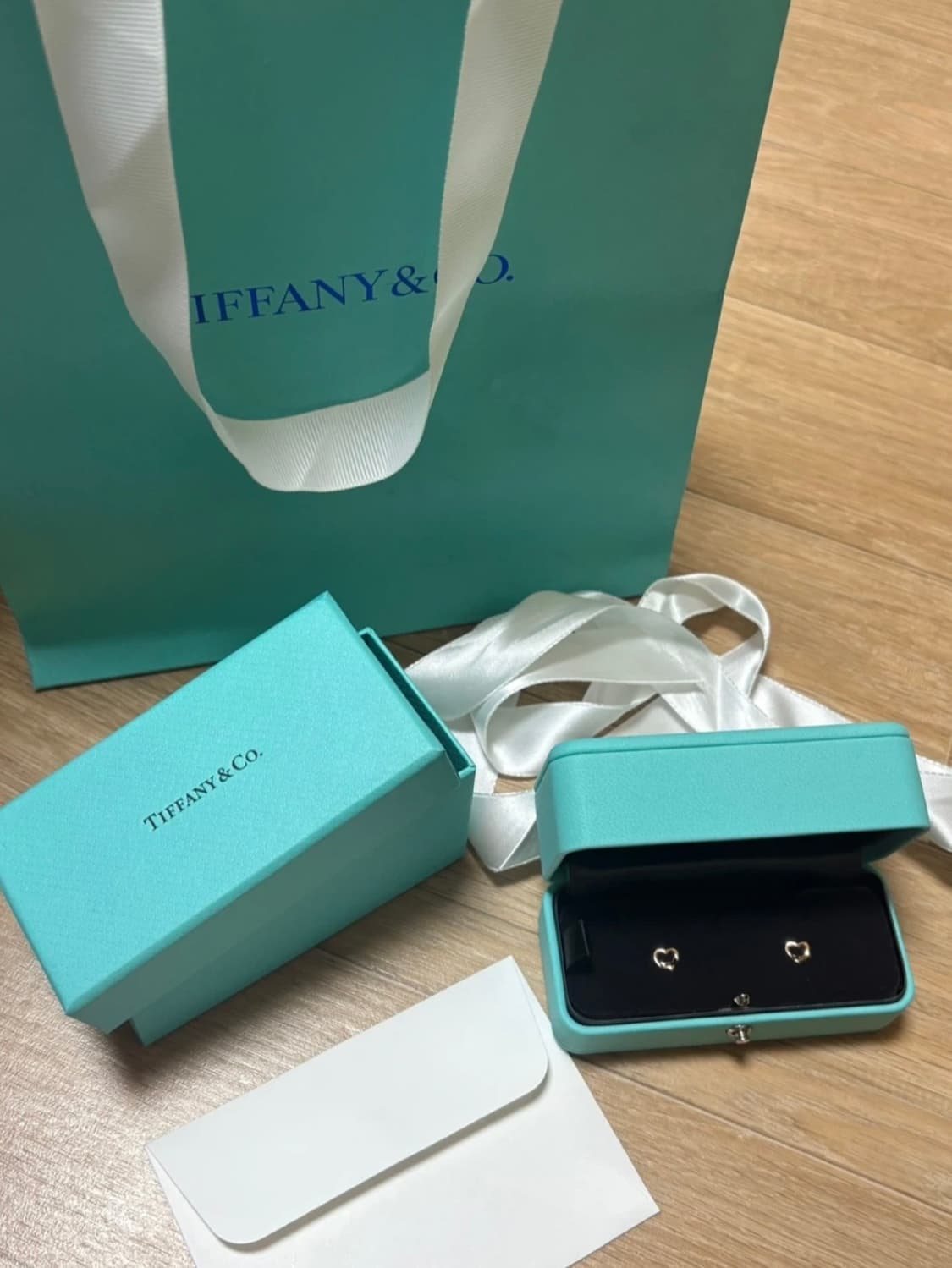 티파니앤코 오픈 하트 귀걸이 상품이미지1