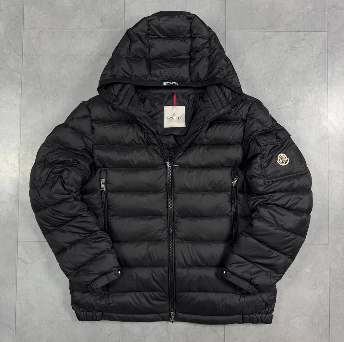 몽클레르 경량패딩 블랙 상품이미지1