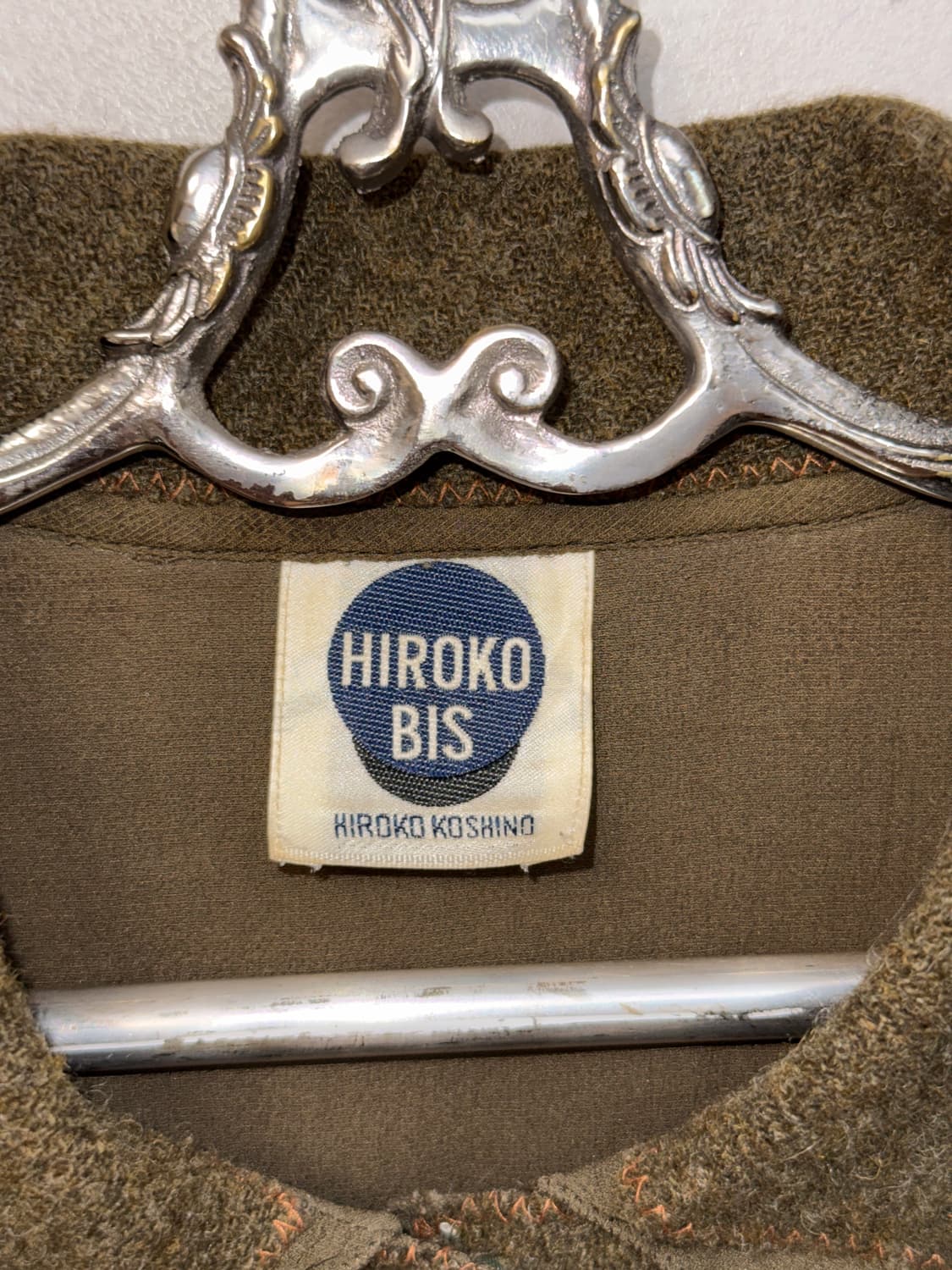 HIROKO KOSHINO khaki wool slit setup 상품이미지9