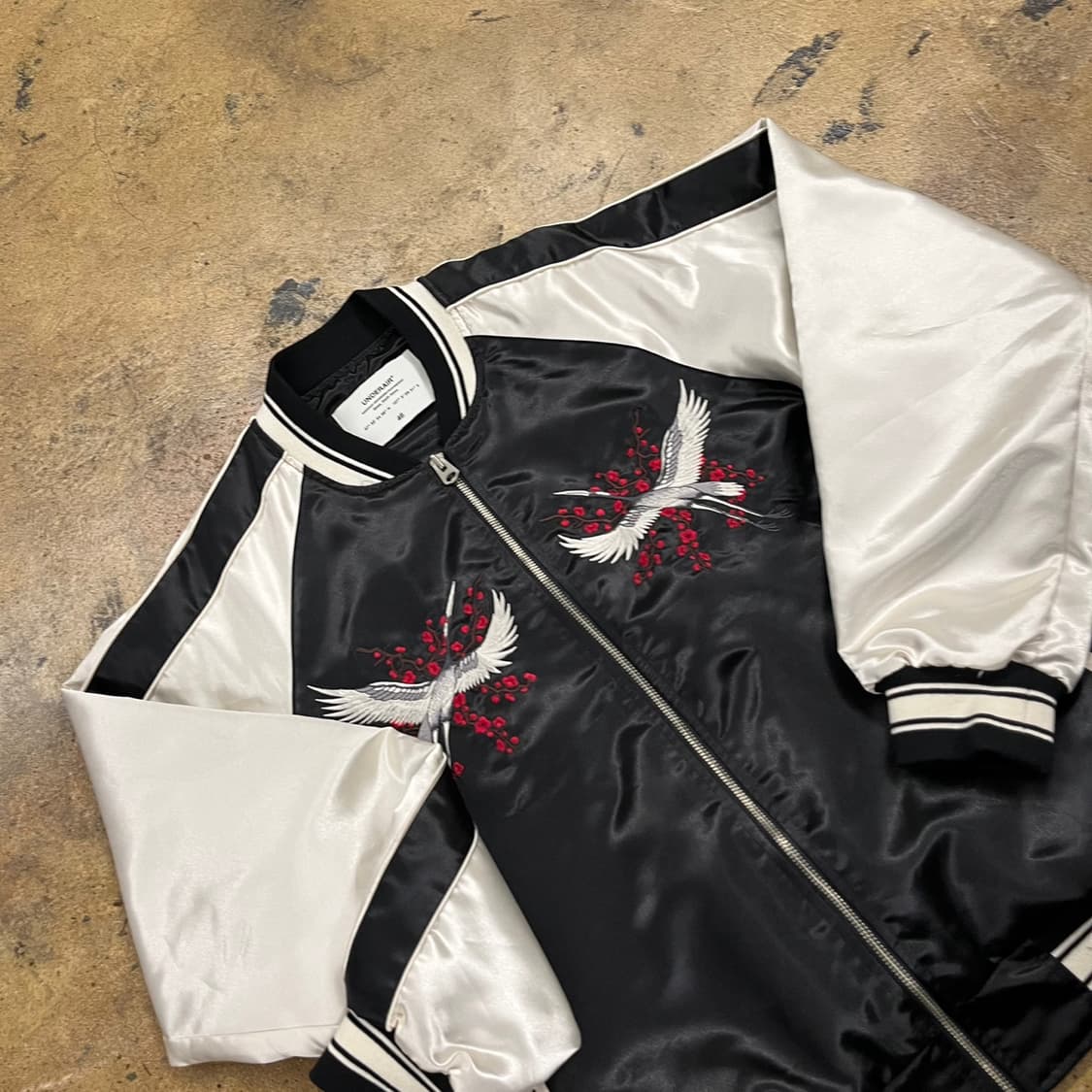 [정품/46] 언더에어 흑백 자수 스카잔 봄버자켓 상품이미지1