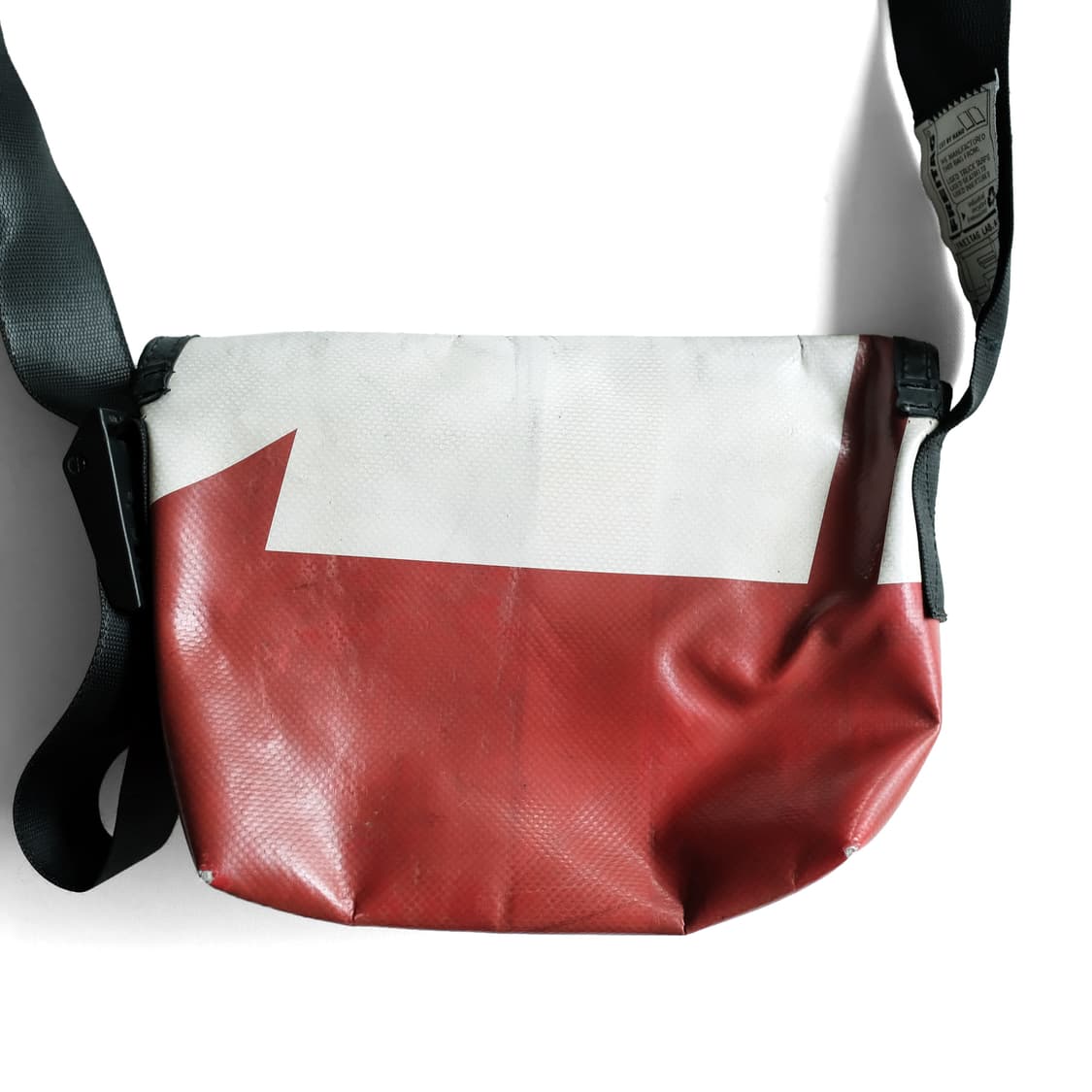 프라이탁 메신저백 하와이파이브오 레드화이트 상품이미지9