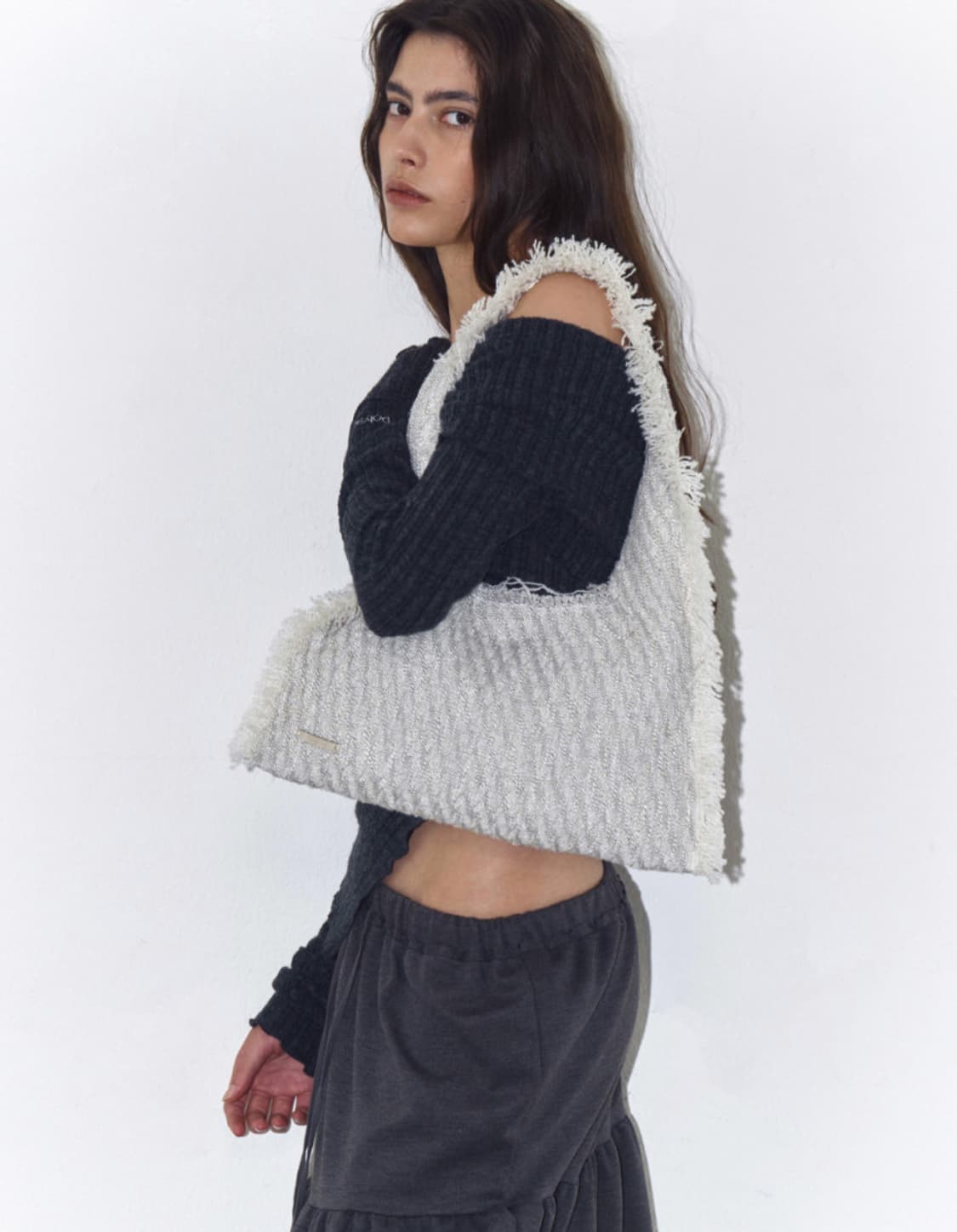 폴리수엠 프린지 트위드 숄더백 상품이미지3