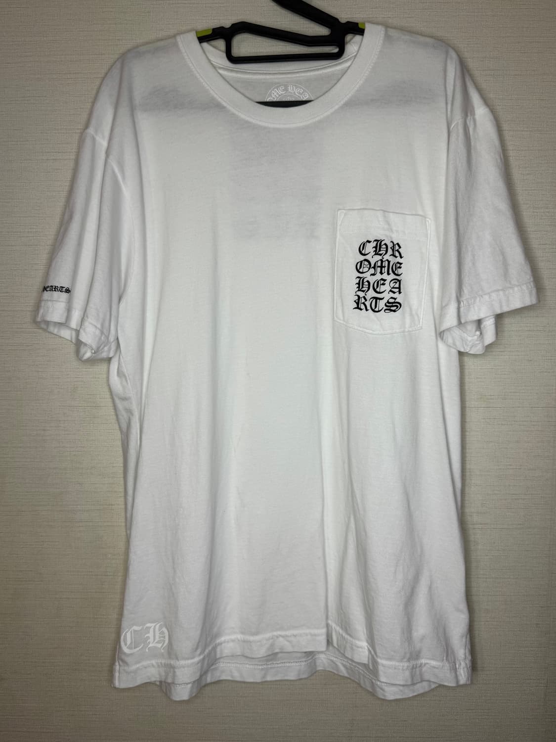 크롬하츠 버티컬 로고 티 상품이미지1