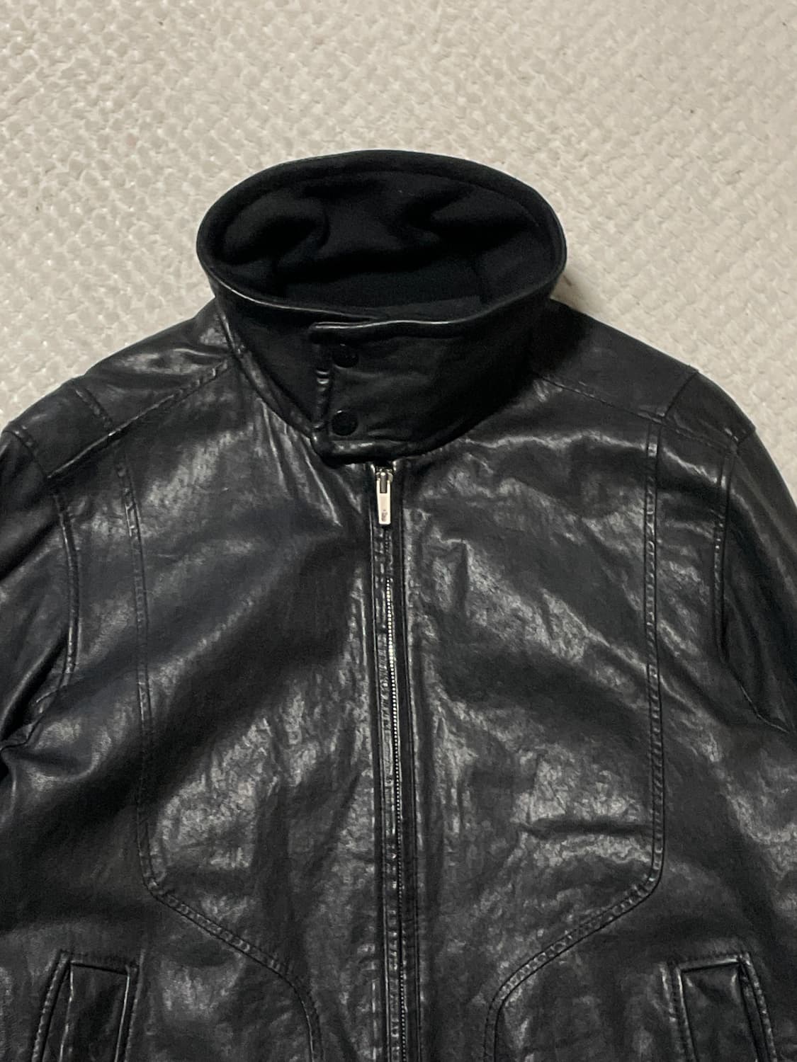 TATE 웨스턴 무드 램스킨 양가죽 하이넥 절개 레더 자켓 상품이미지4