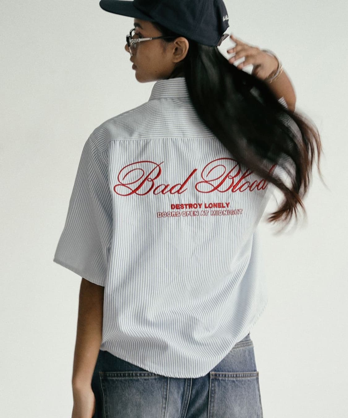 배드블러드(BAD BLOOD) 로고 자수 스트라이프 반팔 셔츠 상품이미지1