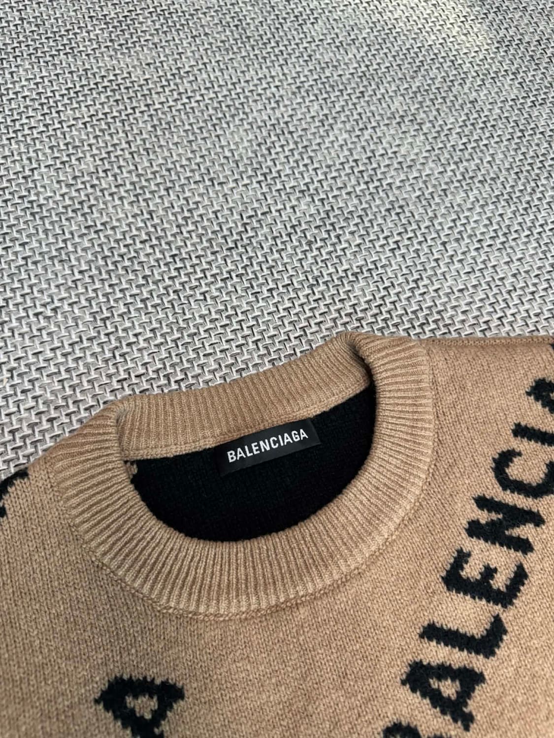 발렌시아가 멀티로고 니트 상품이미지4