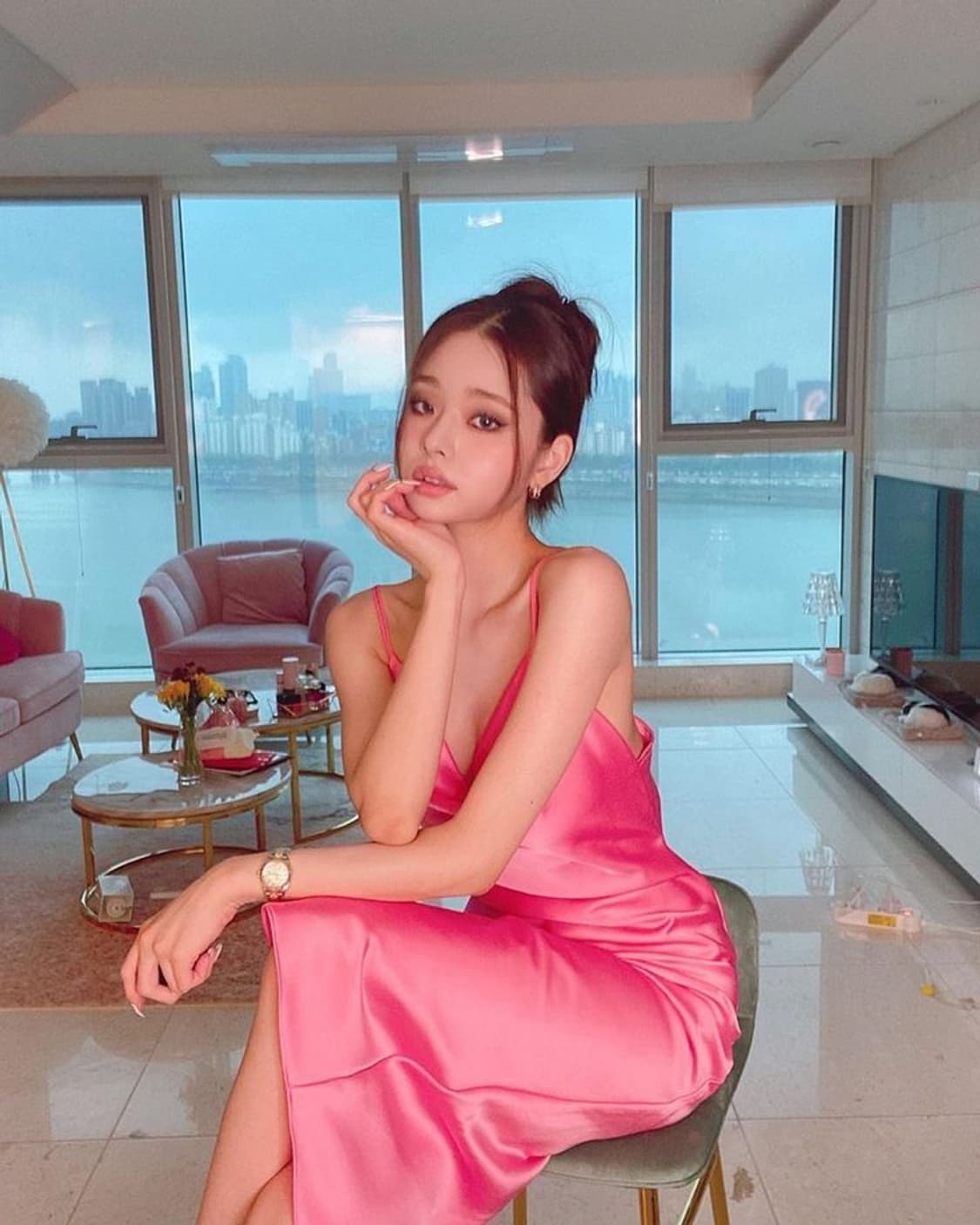 프리지아 송지아 실크 민소매끈나시원피스 브이넥 슬리브리스 솔로지옥원피스 상품이미지3