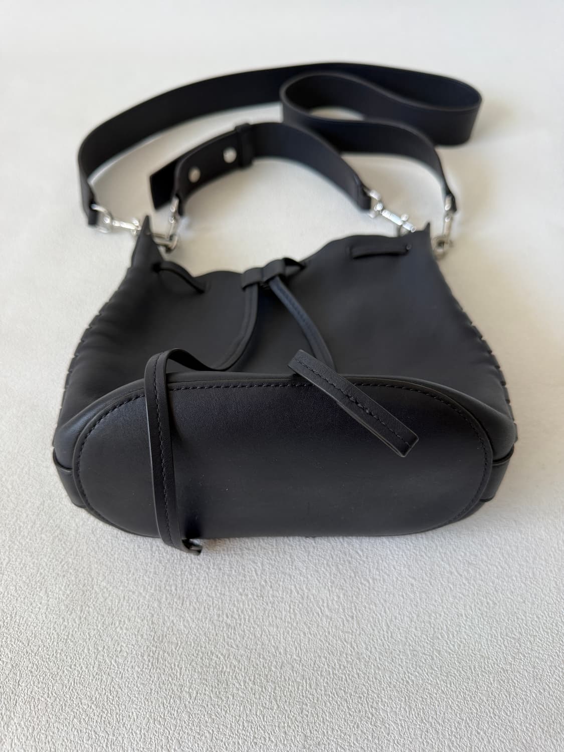 올세인츠(ALLSAINTS) 레더 버킷백 상품이미지3