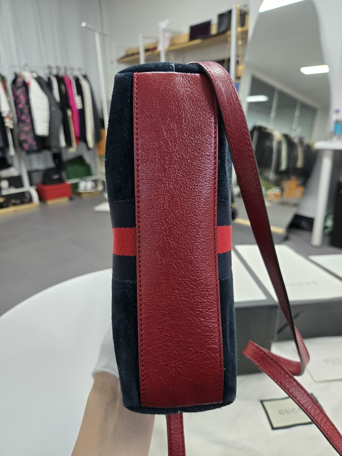 [A급컨디션]구찌 오피디아 스웨이드 크로스백 상품이미지5