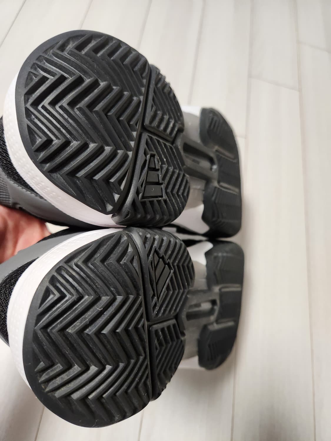 아디다스 운동화 코트잼 컨트롤 3 IF0458 테니스화 사이즈255

실 상품이미지8